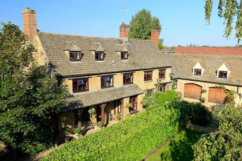 Hotel Lyne House Ideal for a celebration or reunion - Image 1