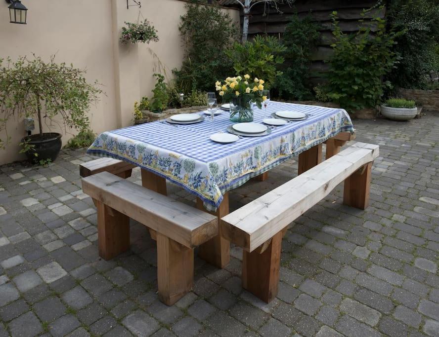Lyne House Ideal for a celebration or reunion
