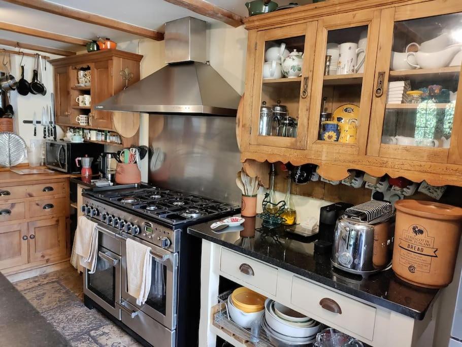 Lyne House Ideal for a celebration or reunion