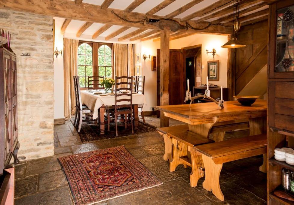 Lyne House Ideal for a celebration or reunion