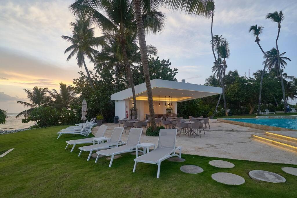 Aquarella Sunset Caribbean Beachfront Gataway