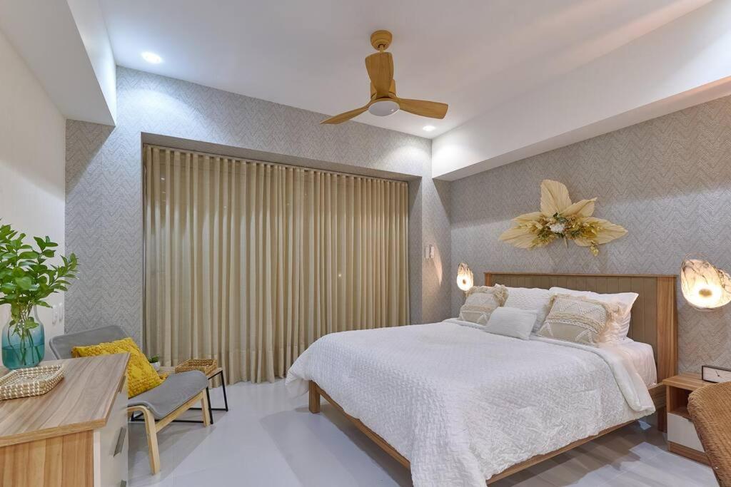 Aquarella Sunset Caribbean Beachfront Gataway