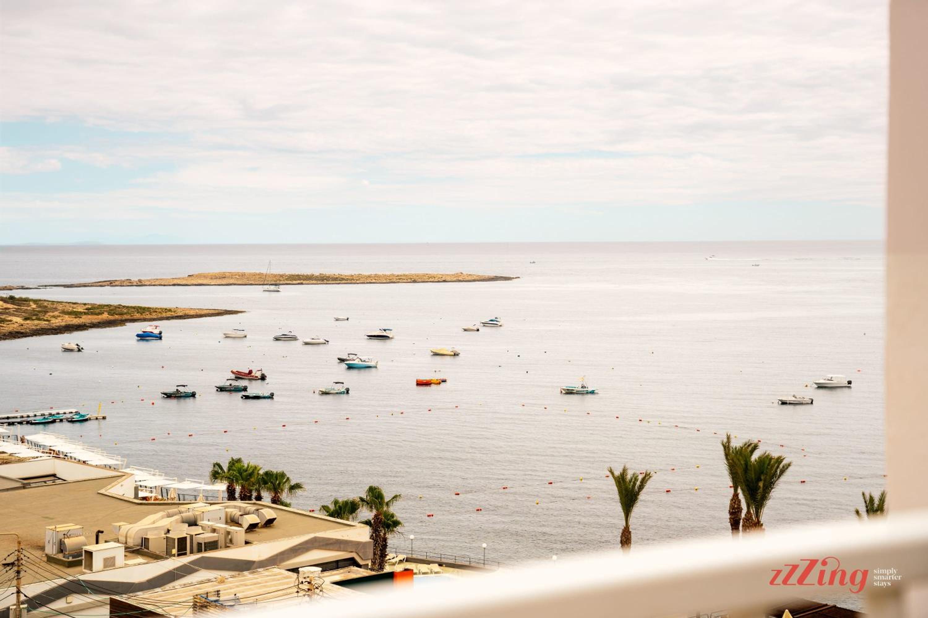 Mediterranean living right by the sea photo 4