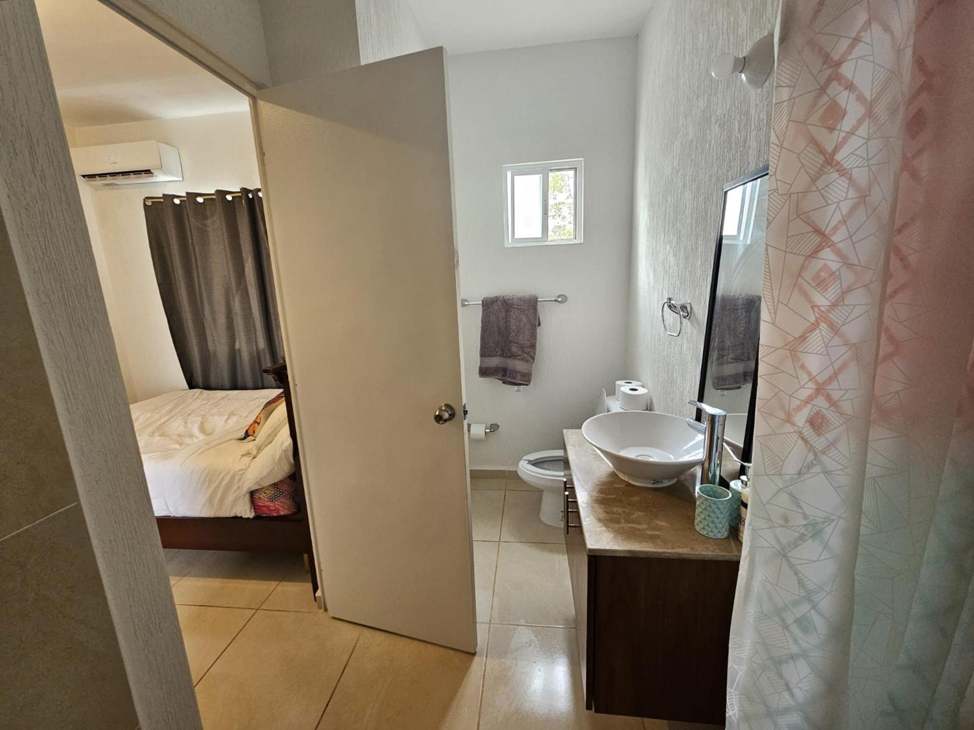 Habitación con baño privado y terraza propia view 3