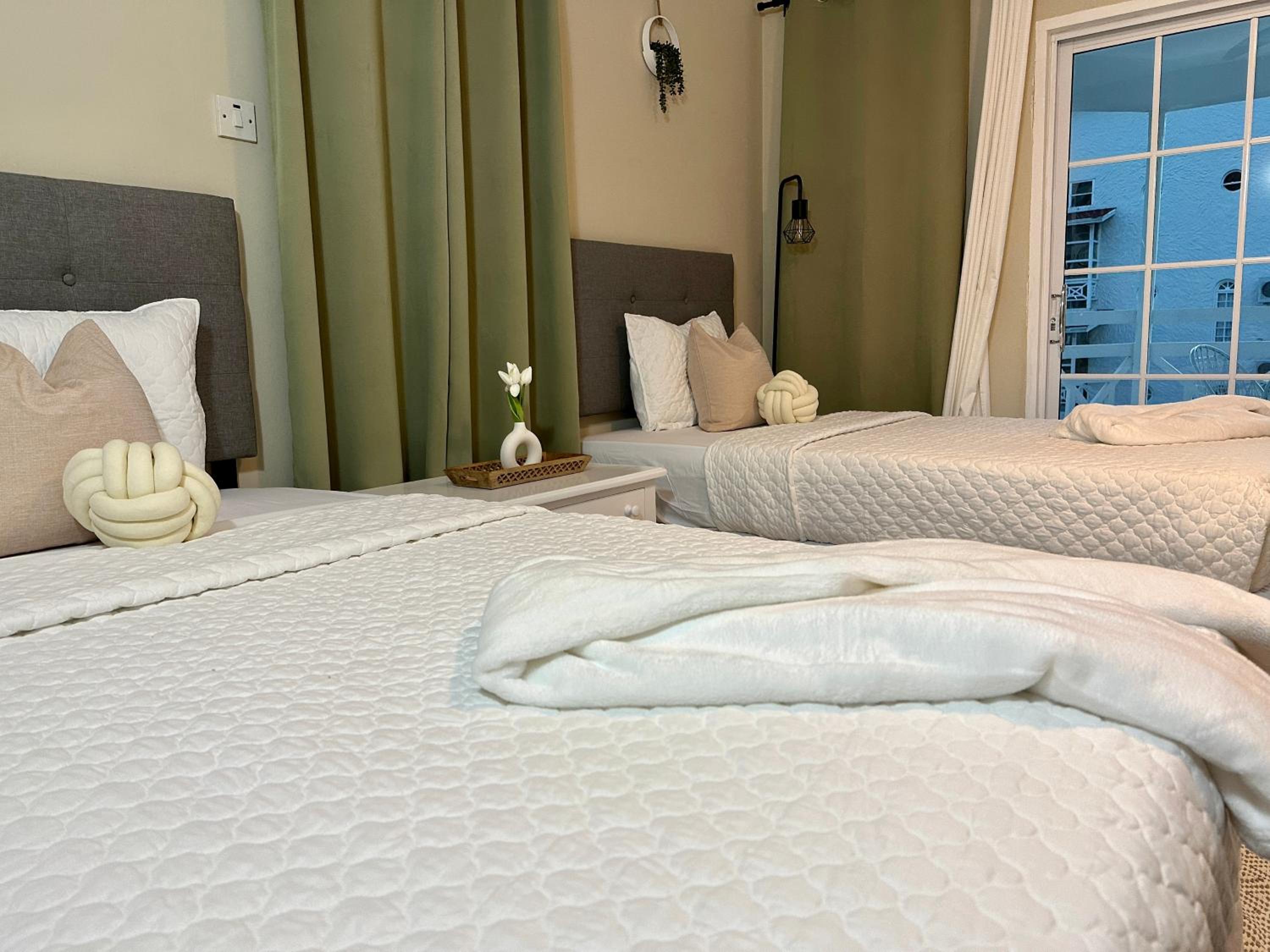 Falcon Oceanview 2br Condo-Airport Transportation Available-24-7Security