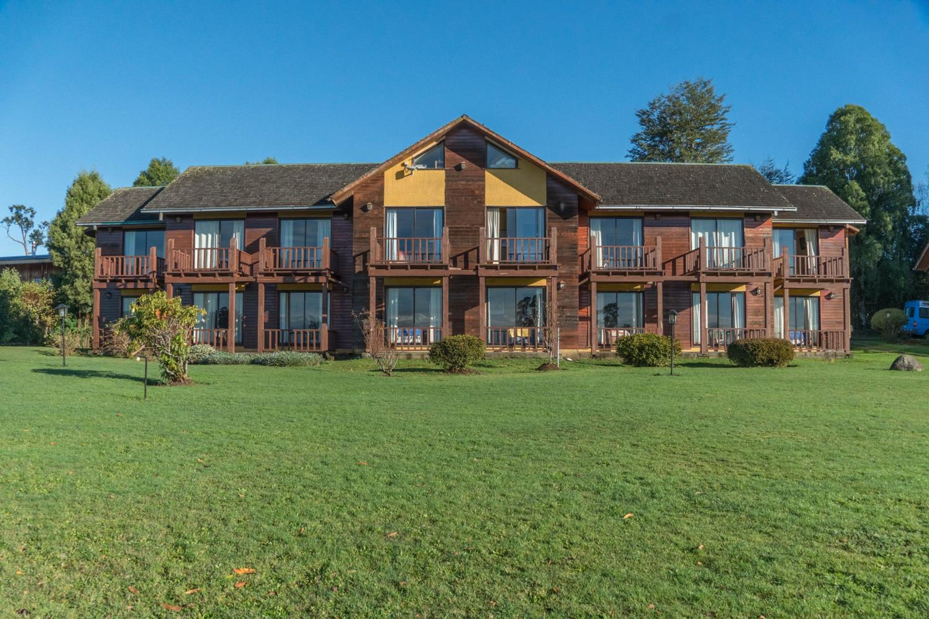 Hotel y Cabañas Los Volcanes Frutillar, La Araucana - Image 1