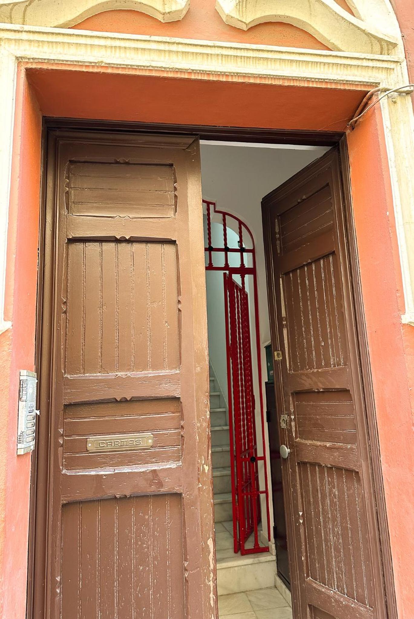 Central Cozy Budget 2BR Apt with AC, 1 bath, Private Parking opt view 5