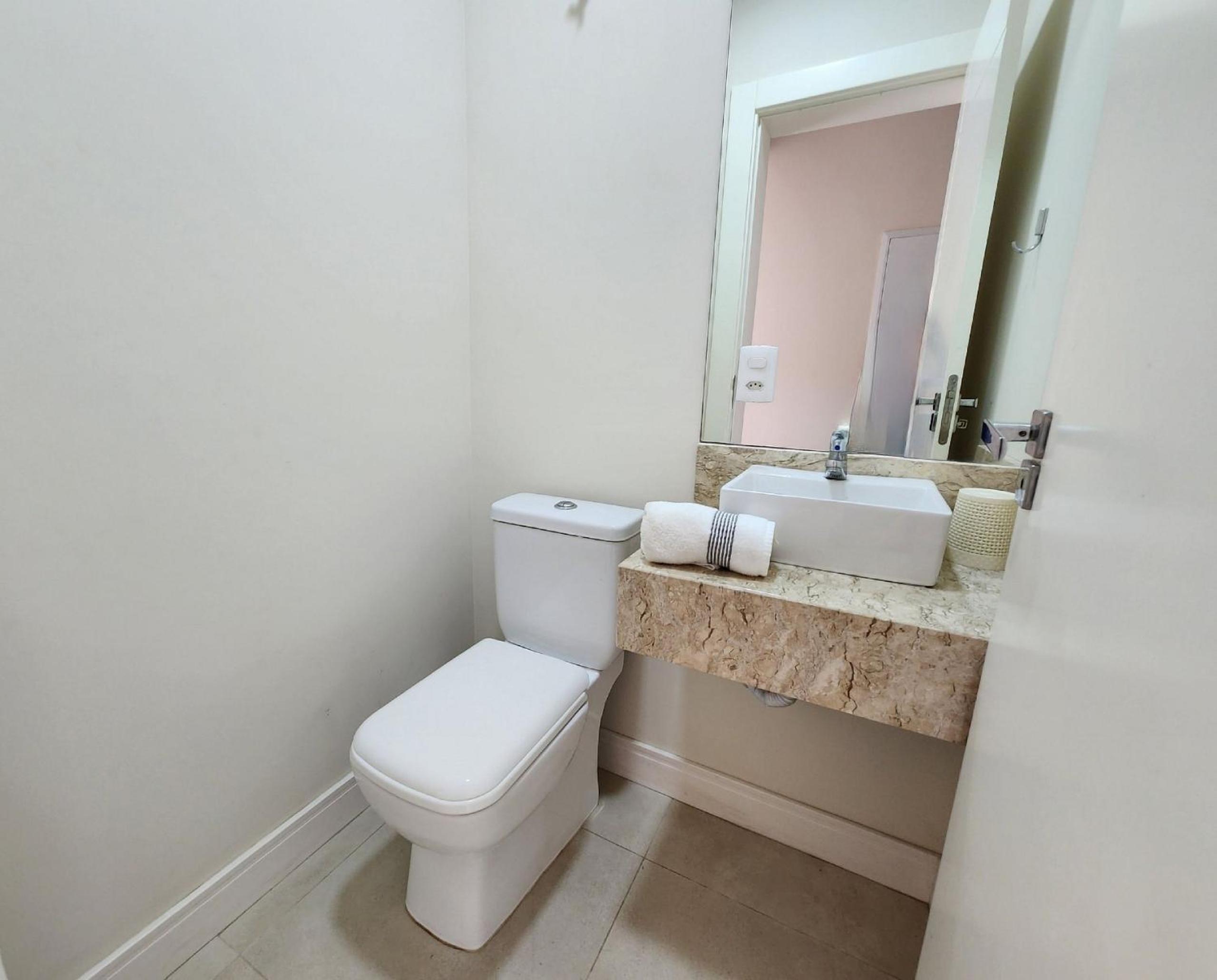302- Apartamento com piscina em Bombinhas