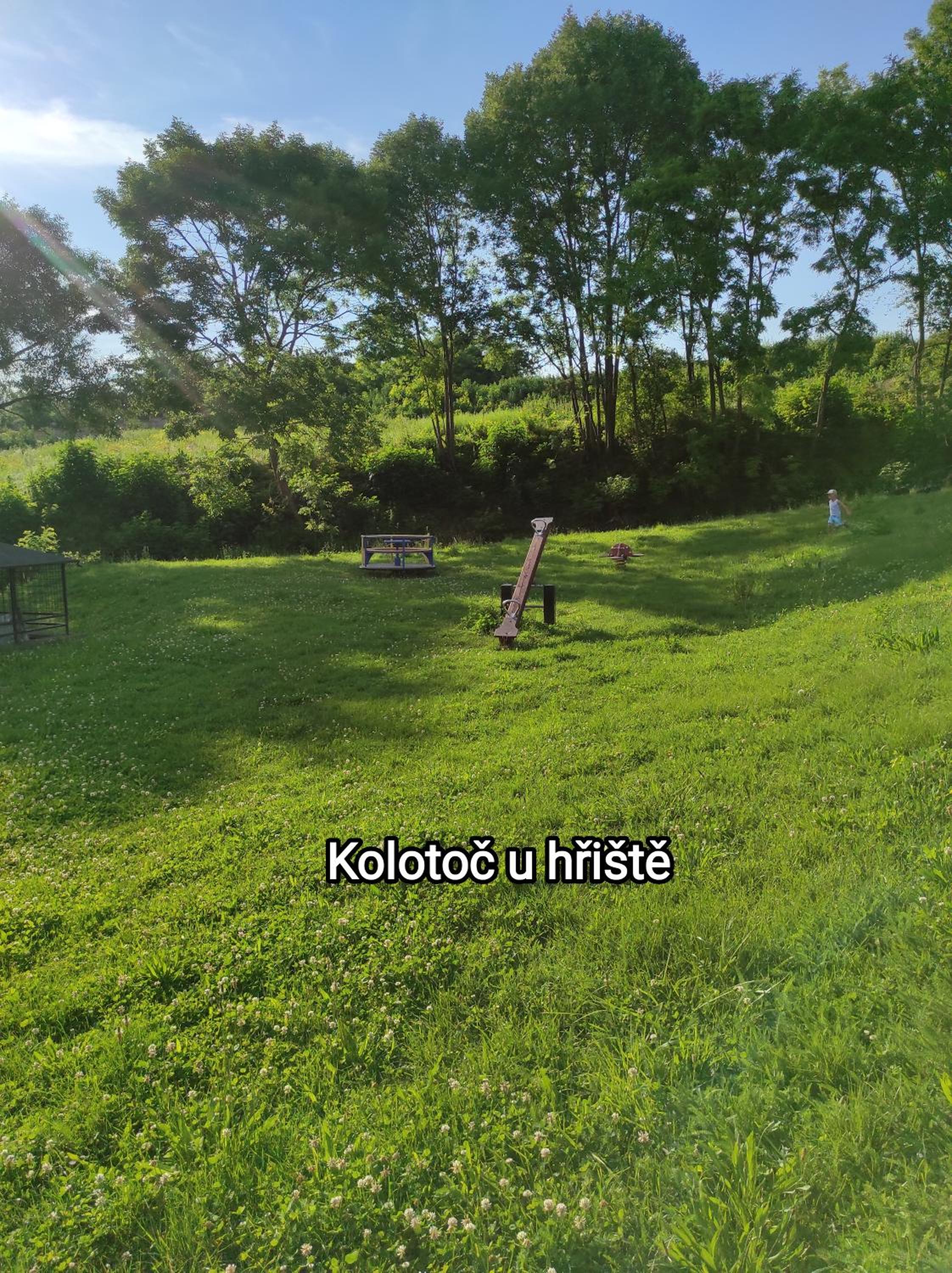 Pokoje v přízemí RD - terasa, bazén, zahrada