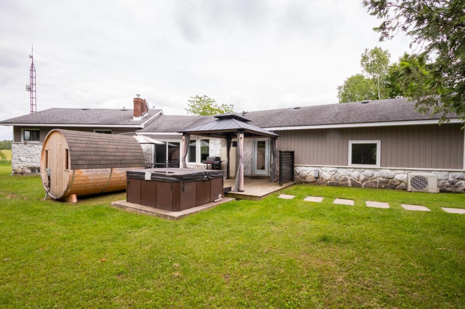 Deer Run Cottage- Golf Course cottage