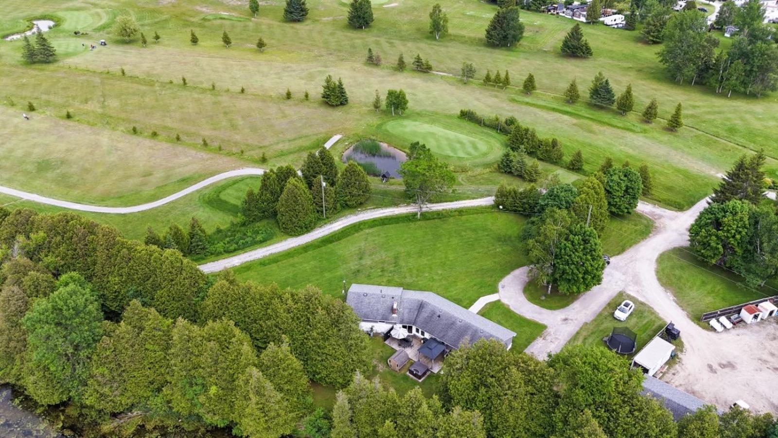 Deer Run Cottage- Golf Course cottage