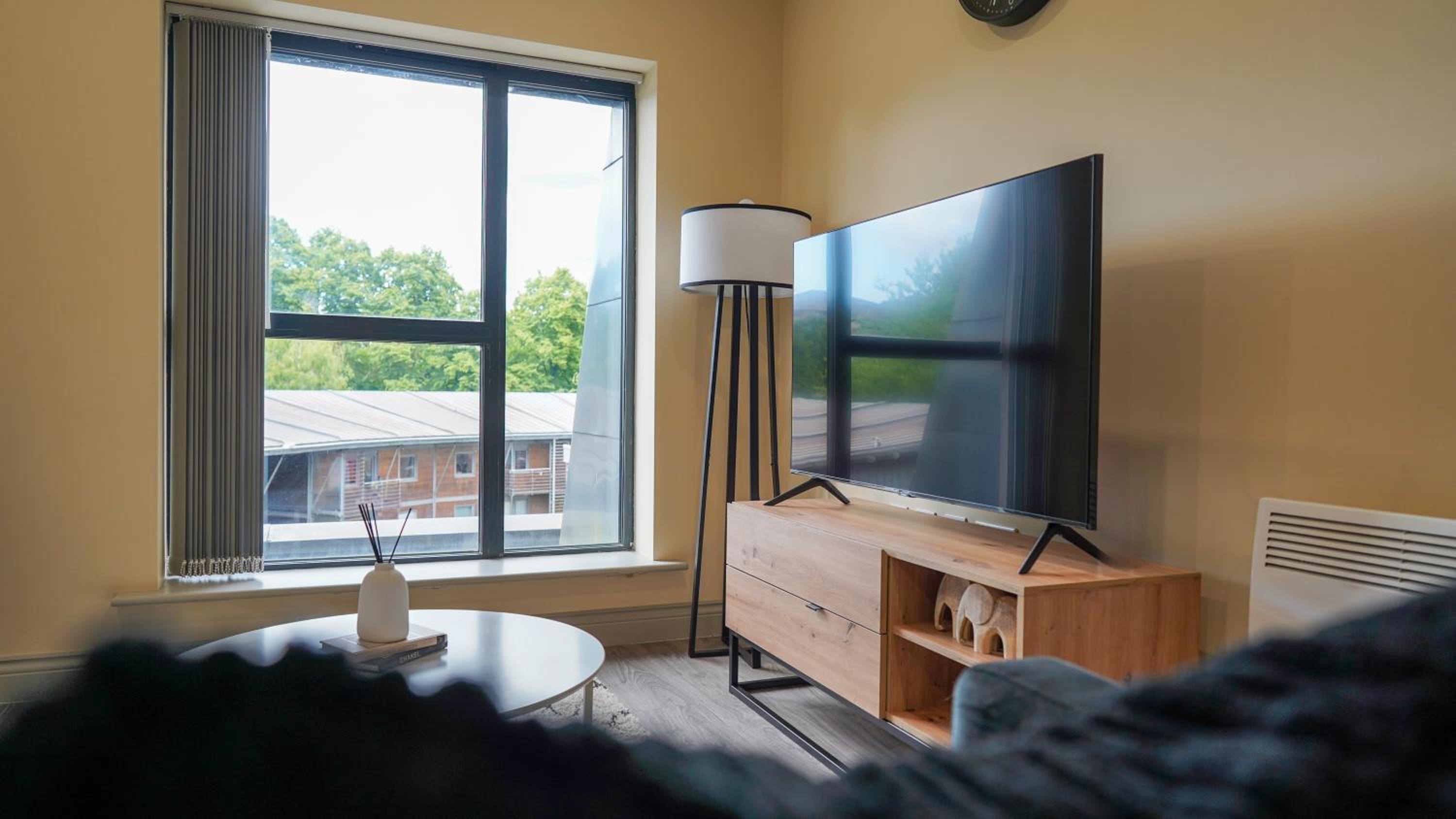 The Superior Suite by D-Luxe Properties - Luxury Apartment - Leeds City Centre - Free Netflix view 4