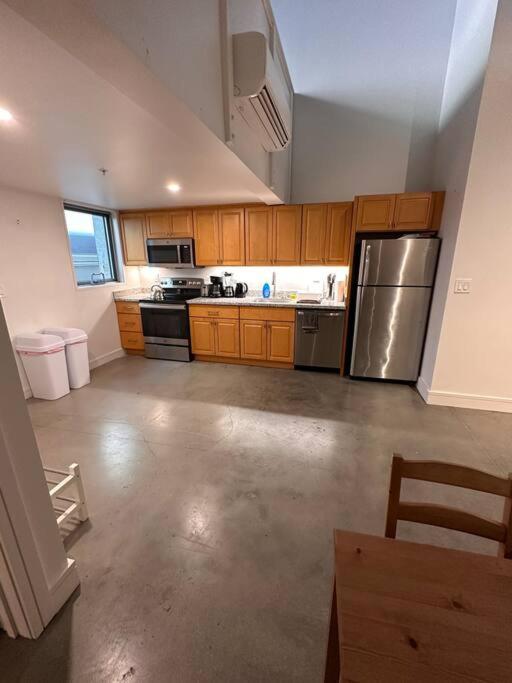 Berkeley - Chic Urban Loft Comfort & Style view 5
