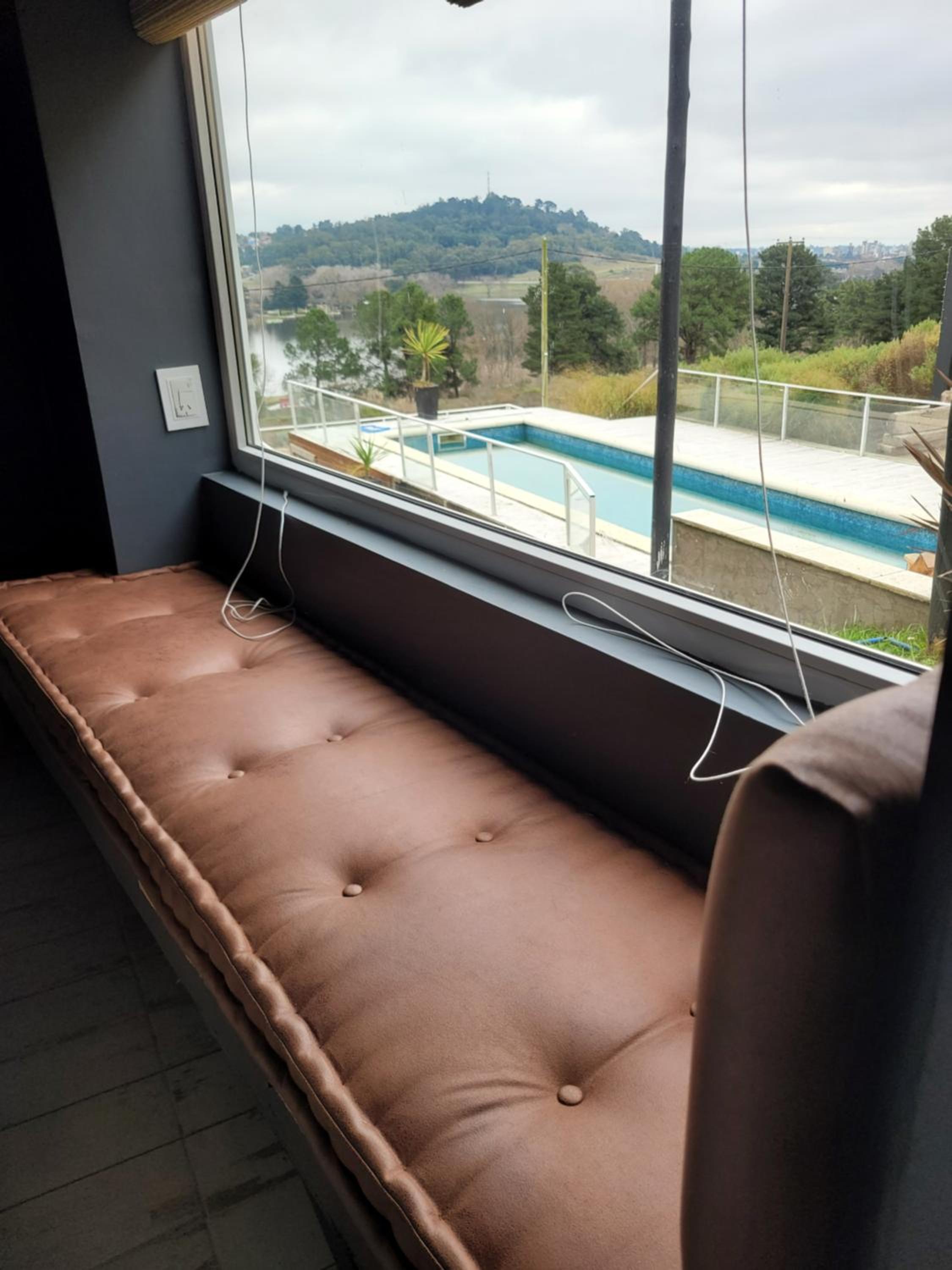 al pie de las sierras en villa del lago