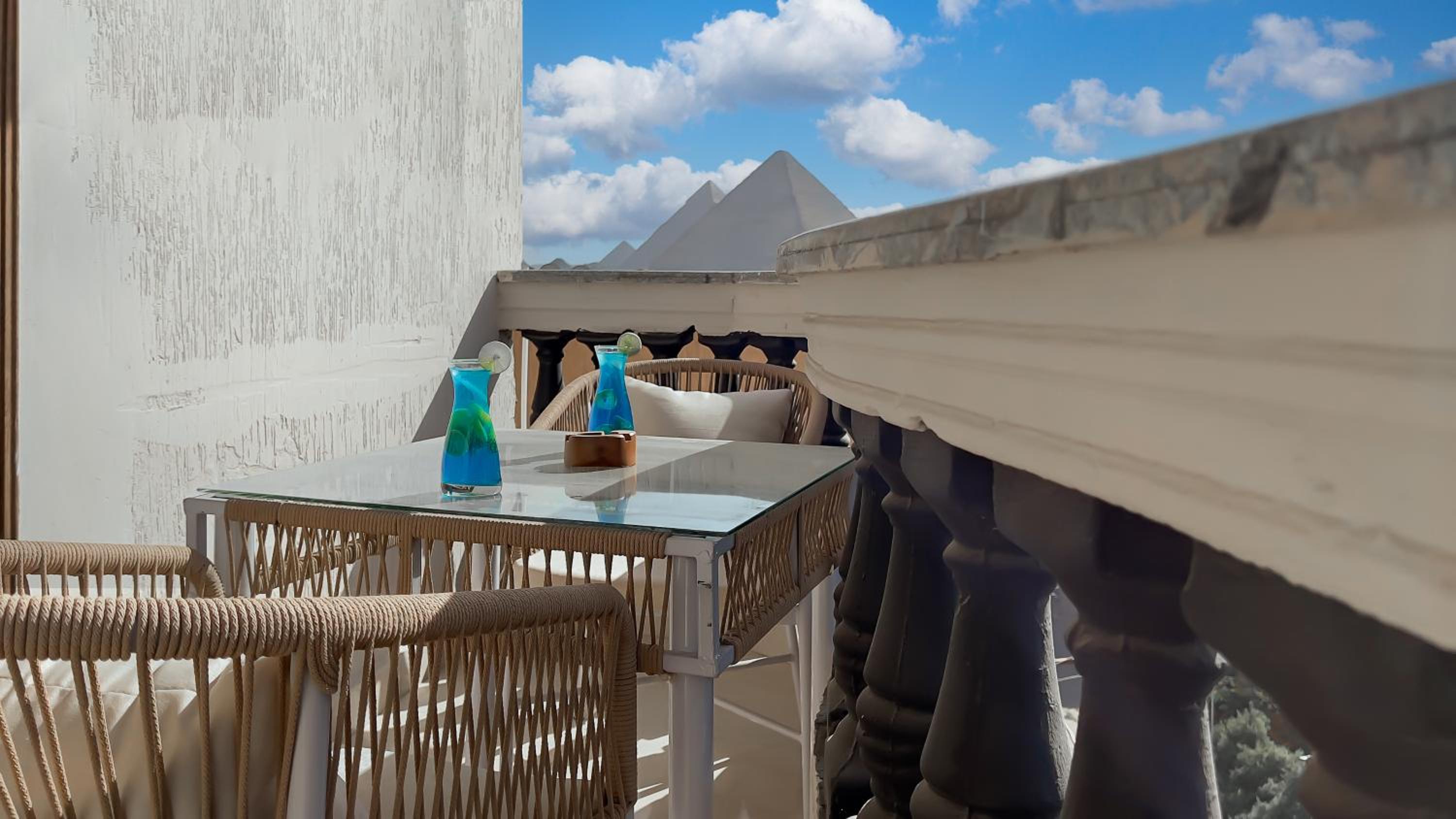 Crowne Pyramids View inn