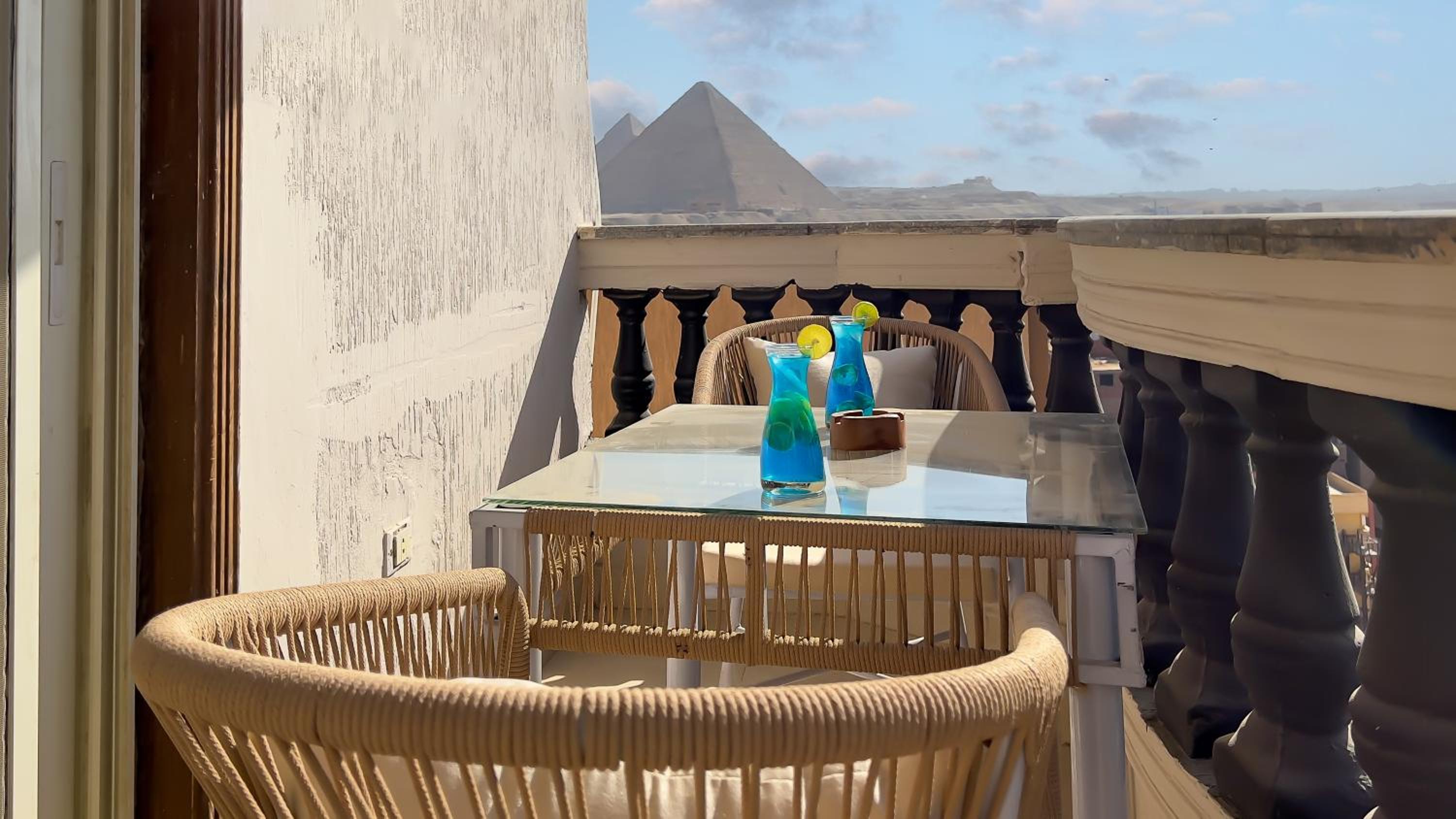 Crowne Pyramids View inn