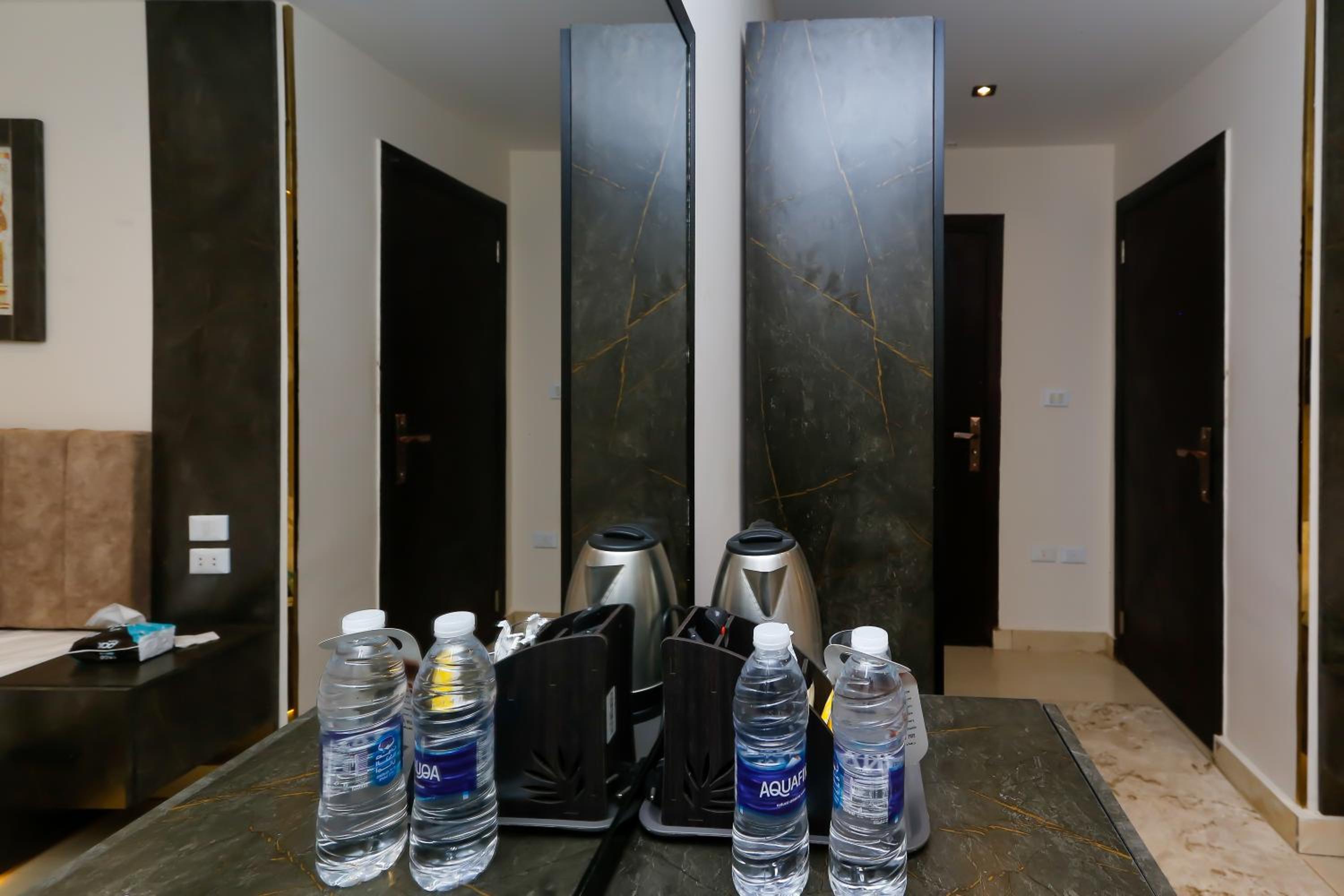 Crowne Pyramids View inn