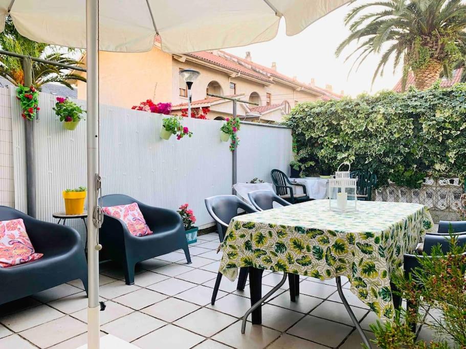 Acogedora casa recién reformada con jardín y wifi