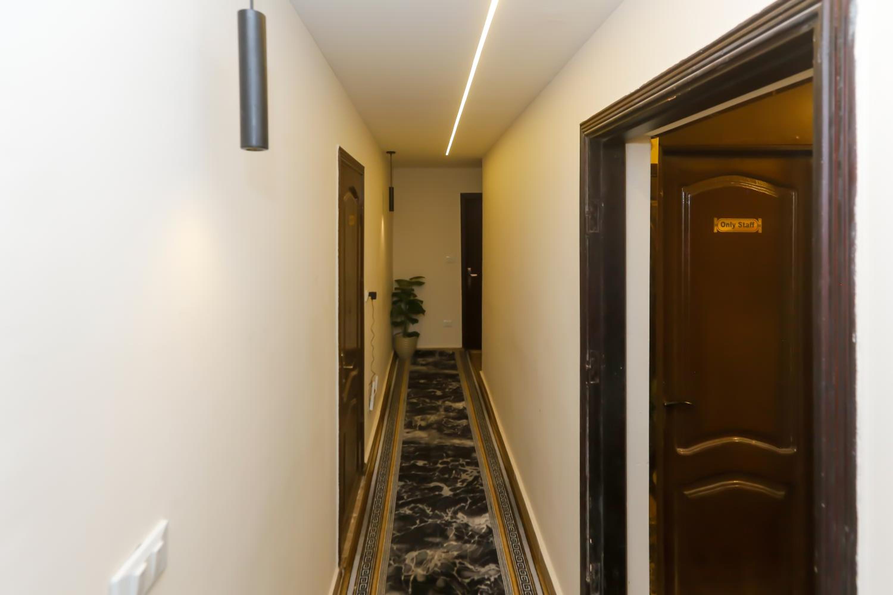 Crowne Pyramids View inn
