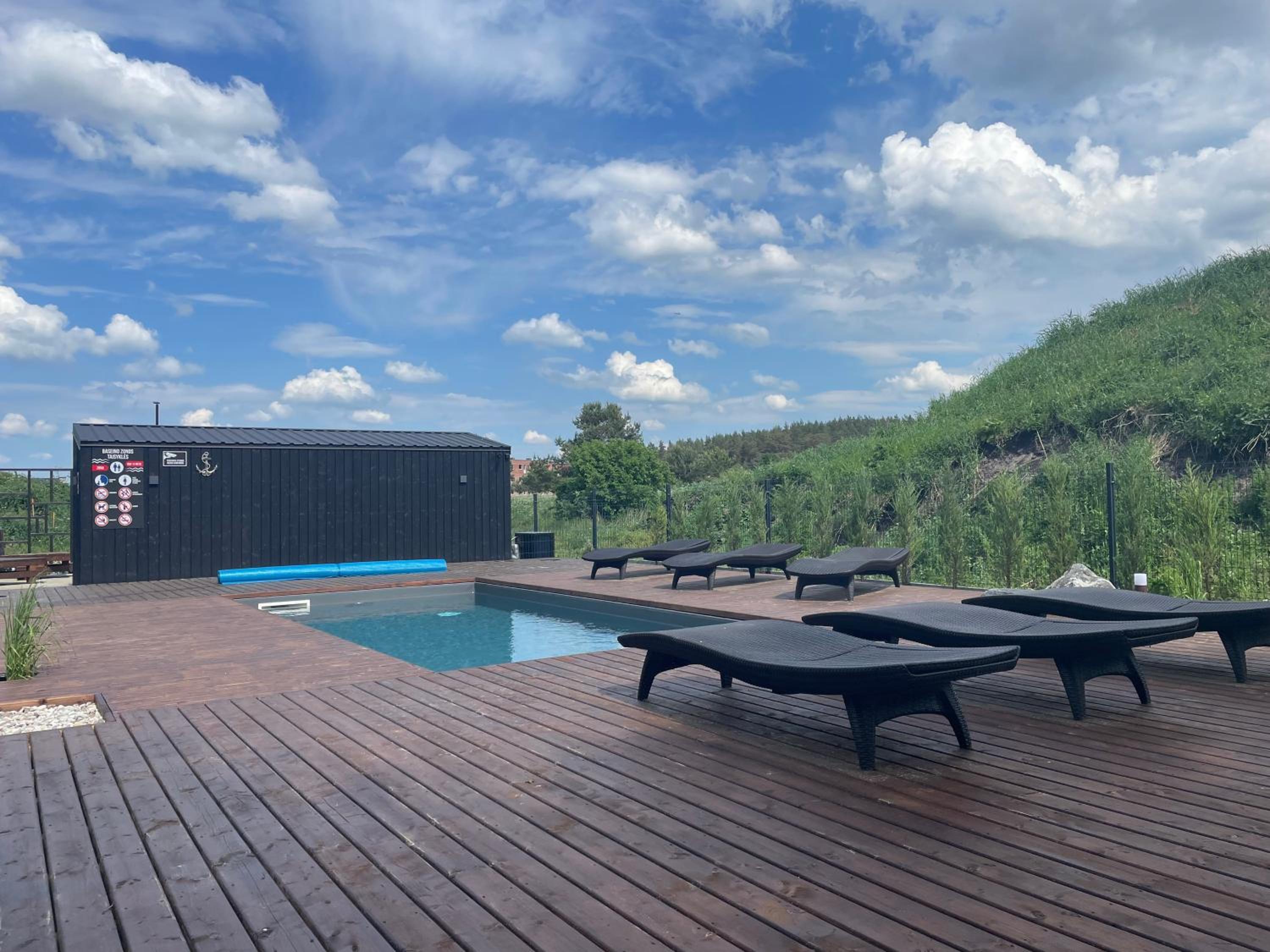 Apartamentai Monciškėse su šildomu baseinu ir terasa