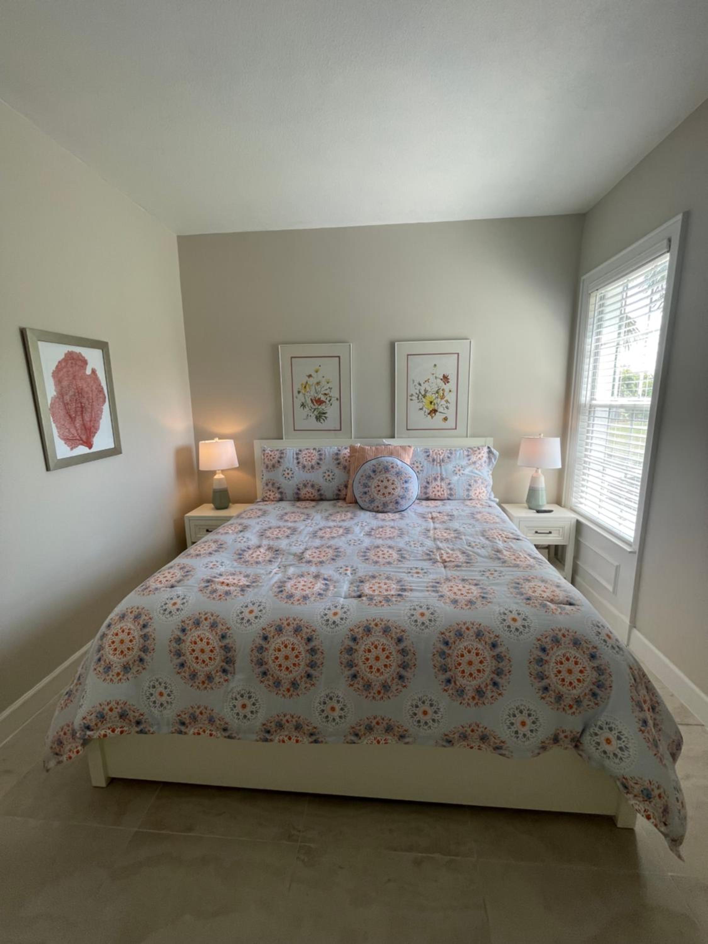 Windsor Lodge Unit 20, studio, 1BR 1BA close to the beaches, pool access view 5