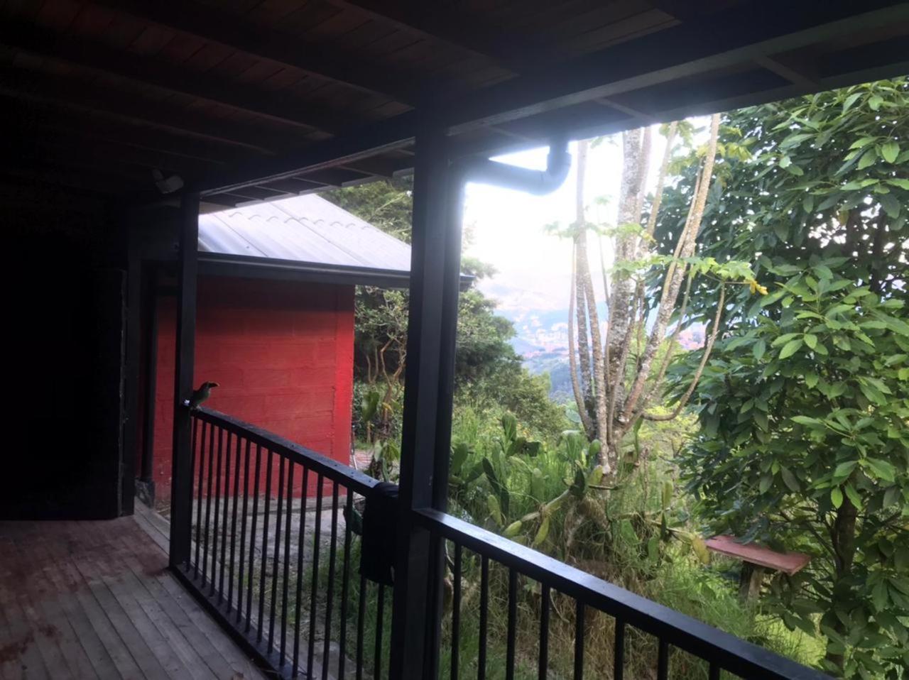 Montañita Eco Hostel Tours & Desayuno BBQ Medellin
