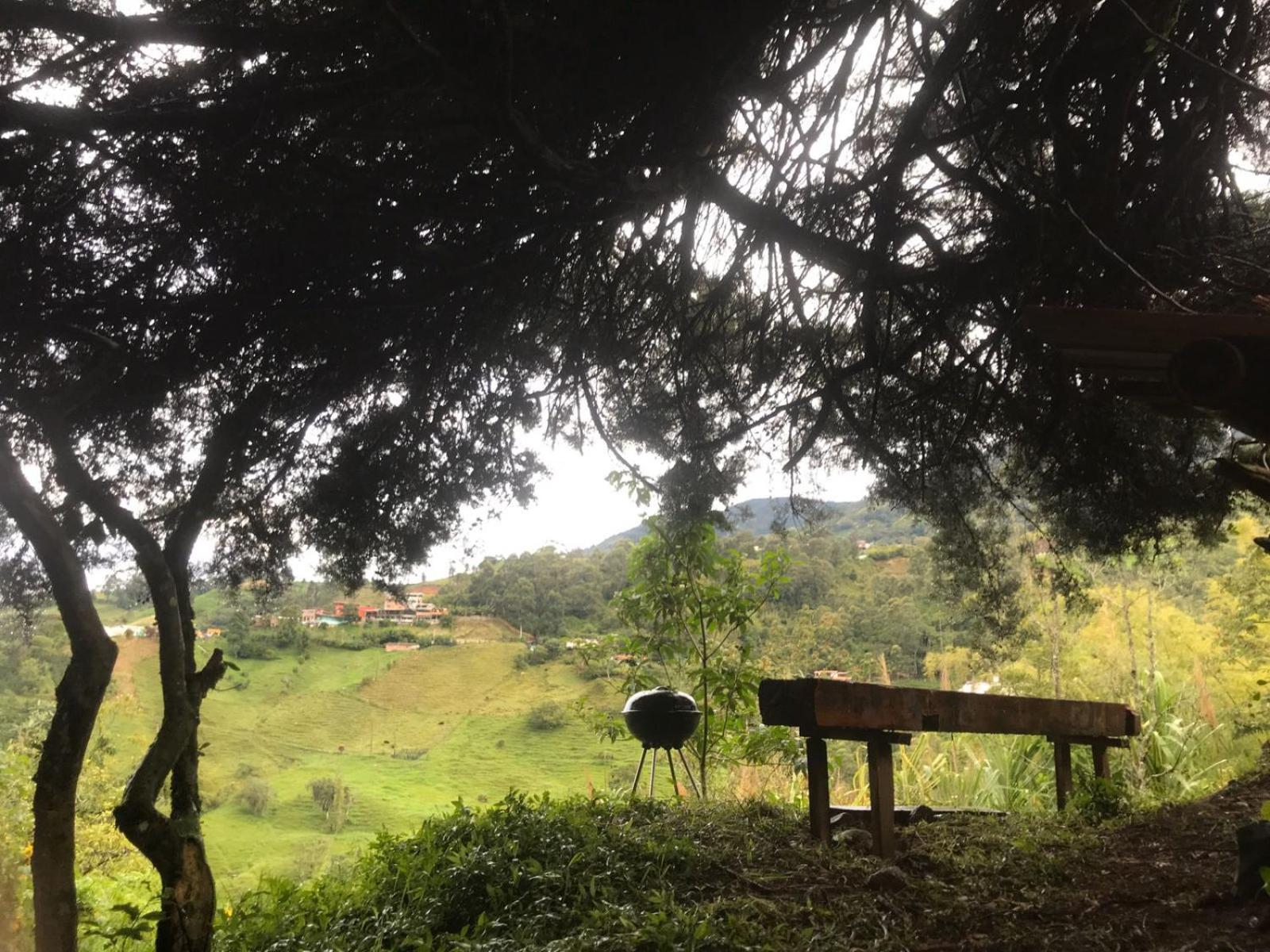 Montañita Eco Hostel Tours & Desayuno BBQ Medellin