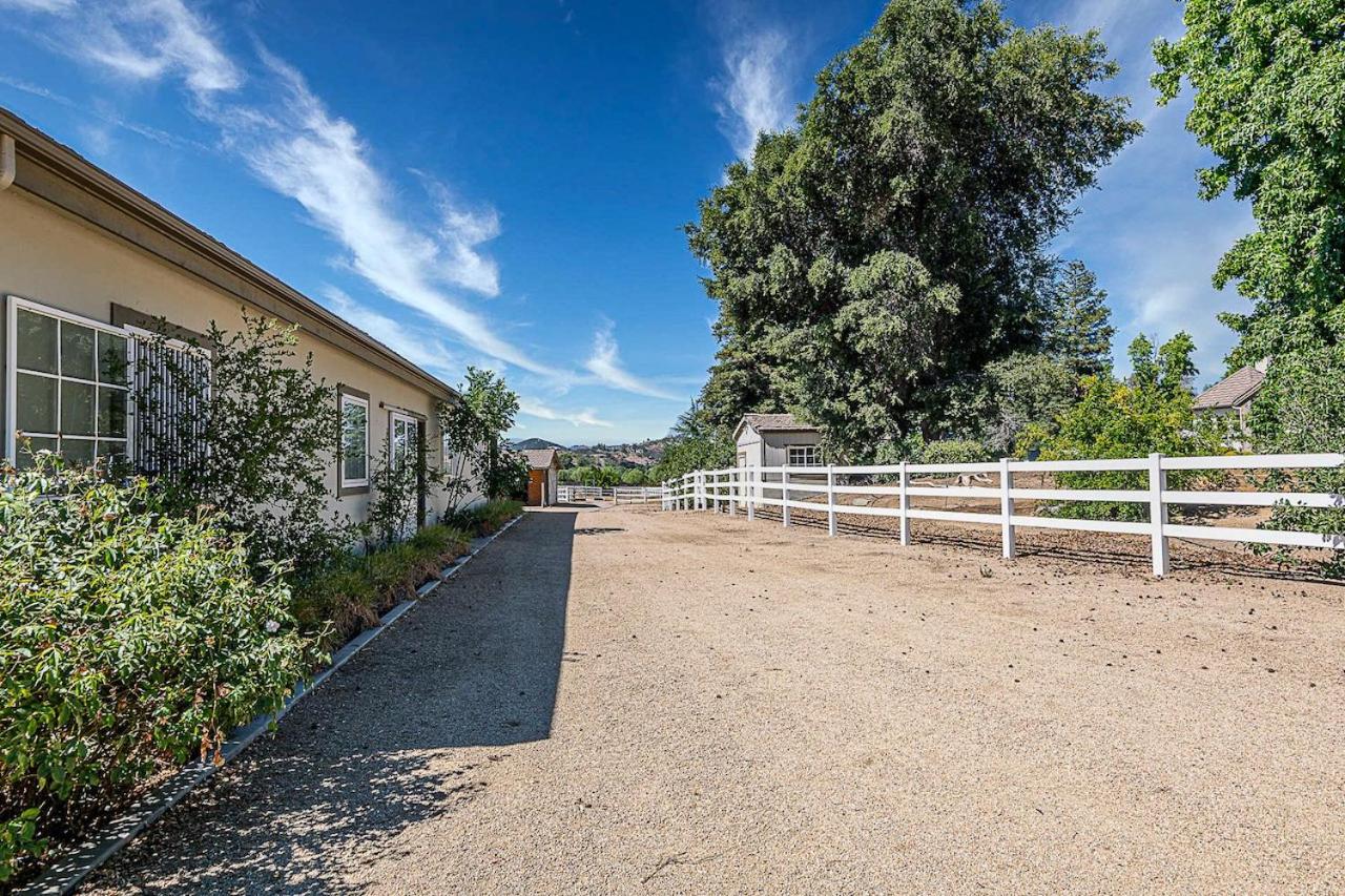 The Oaktree Estate by Fieldtrip - 7 Acre Private Resort with Lake Pool Vineyard view 3