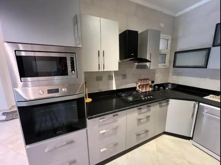 2BR Apartment with Private Garden in Downtown Rehab Near Malls
