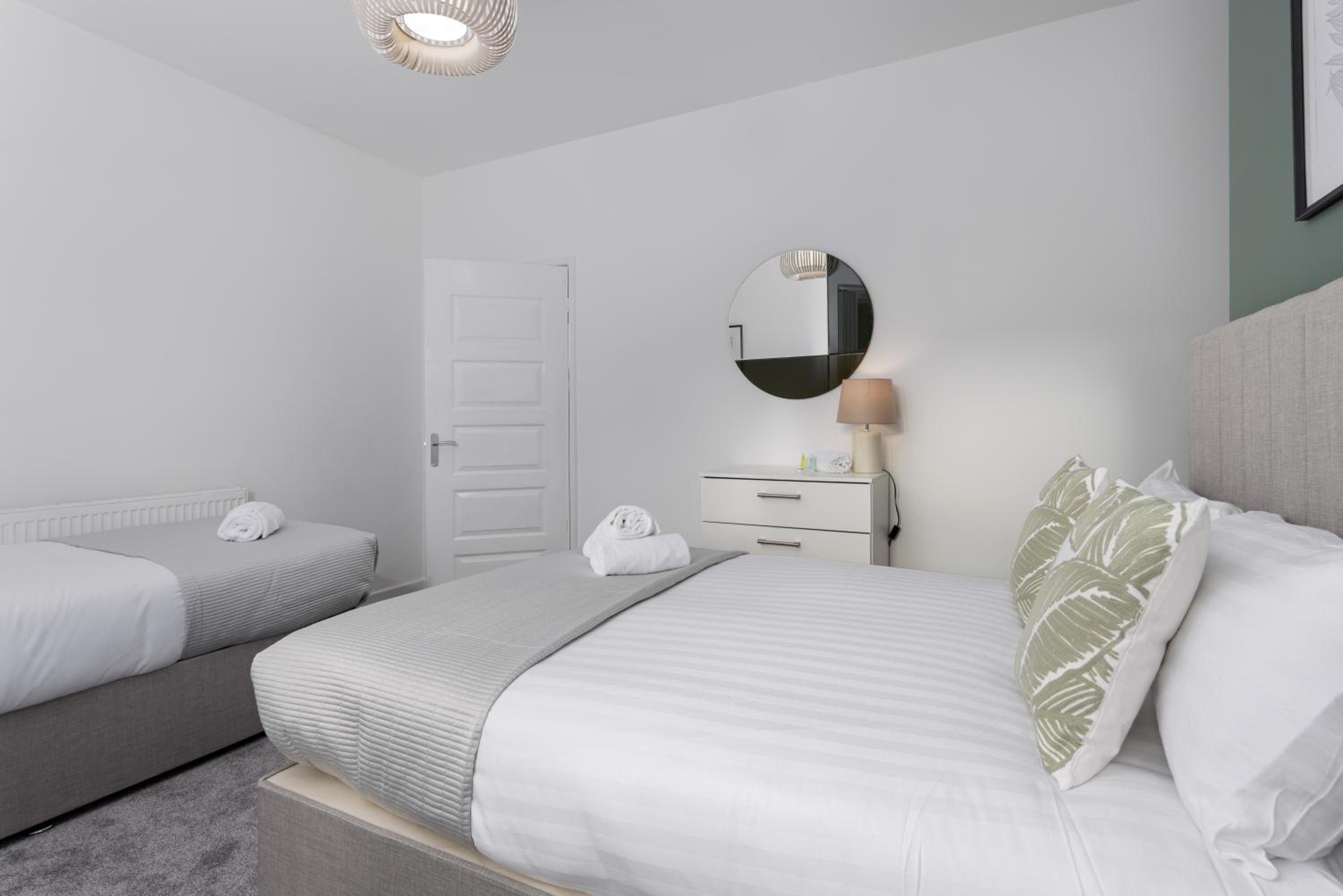 Cowley House - Air Host & Stay - Sleeps 7
