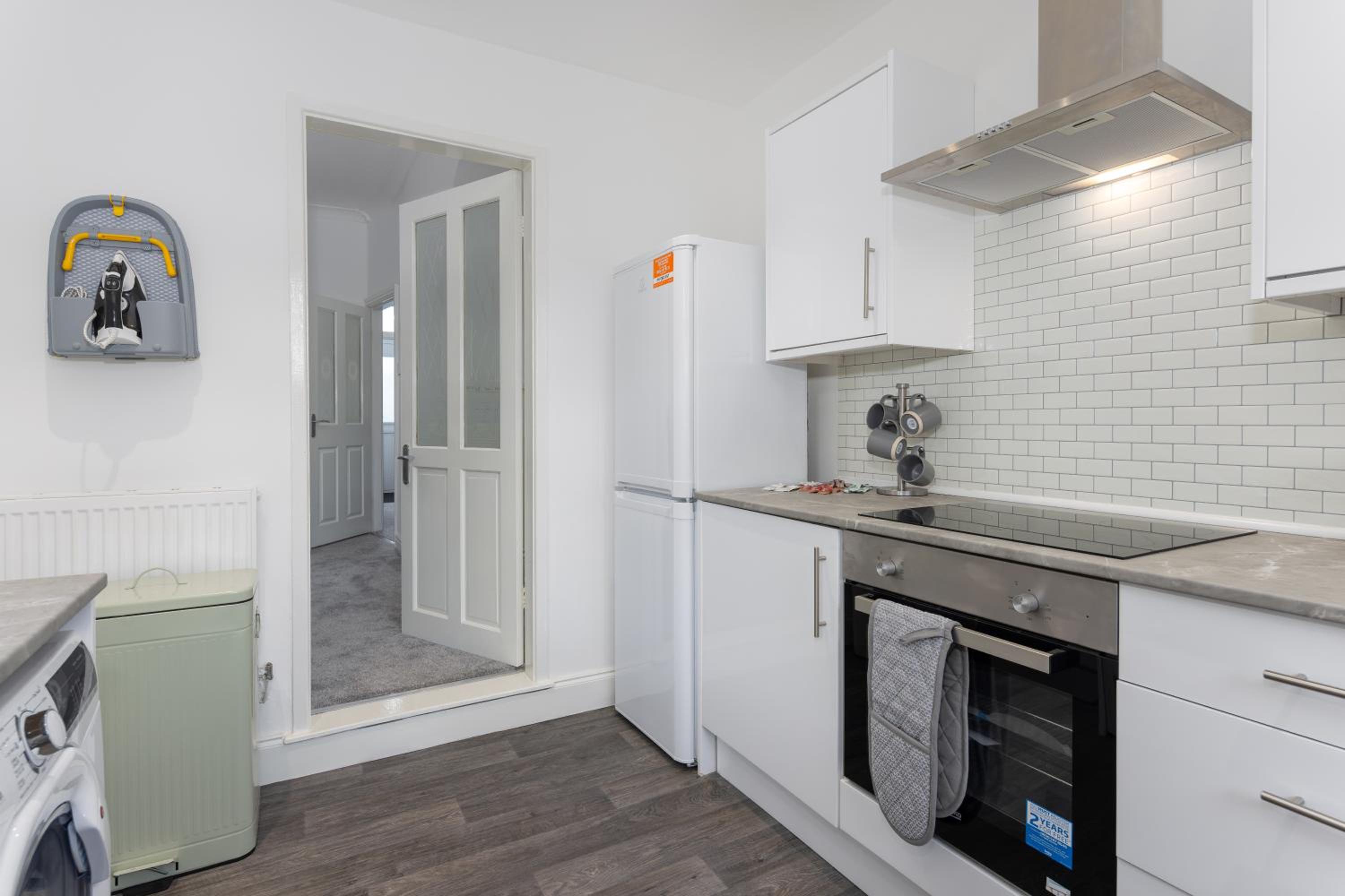 Cowley House - Air Host & Stay - Sleeps 7