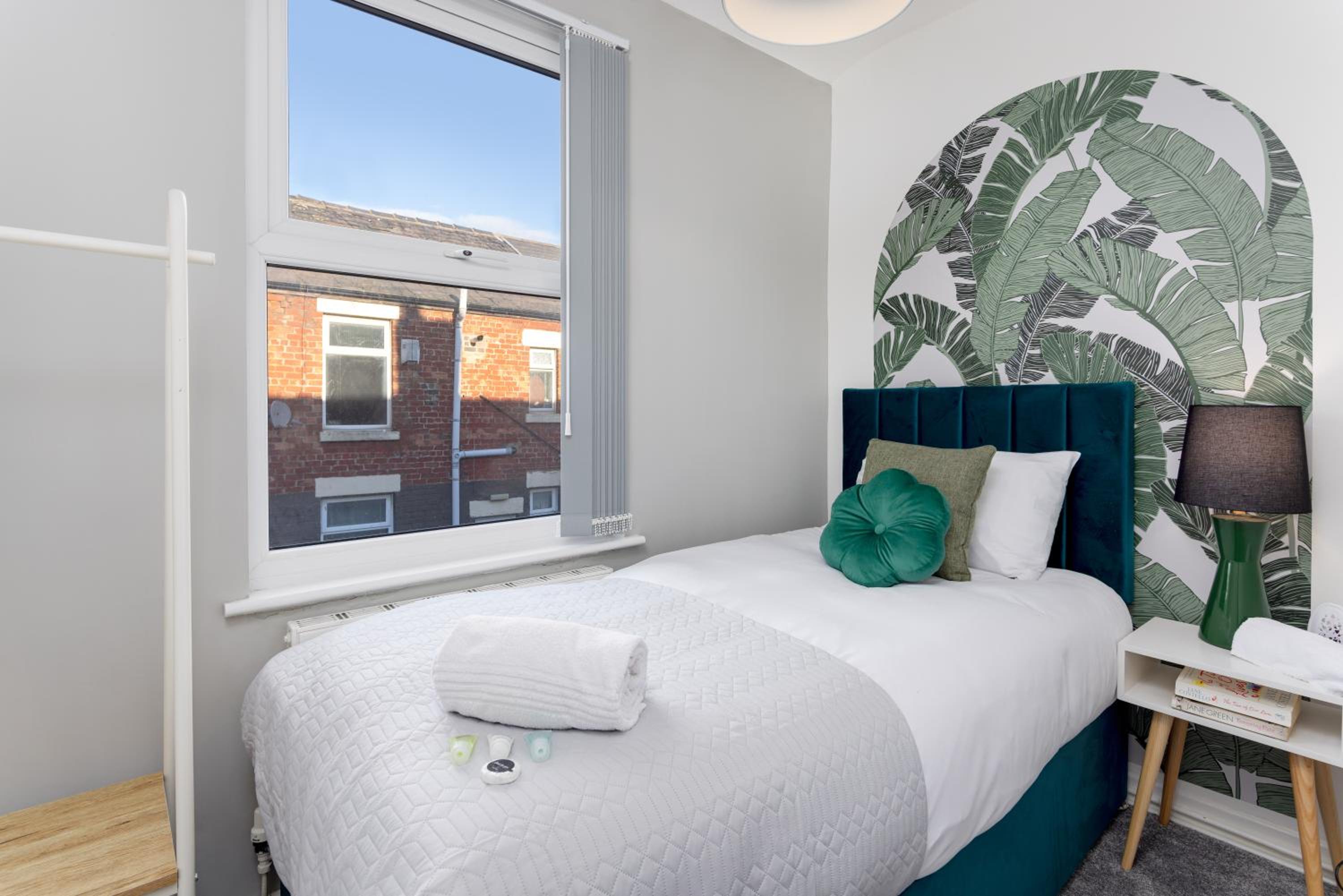 Cowley House - Air Host & Stay - Sleeps 7