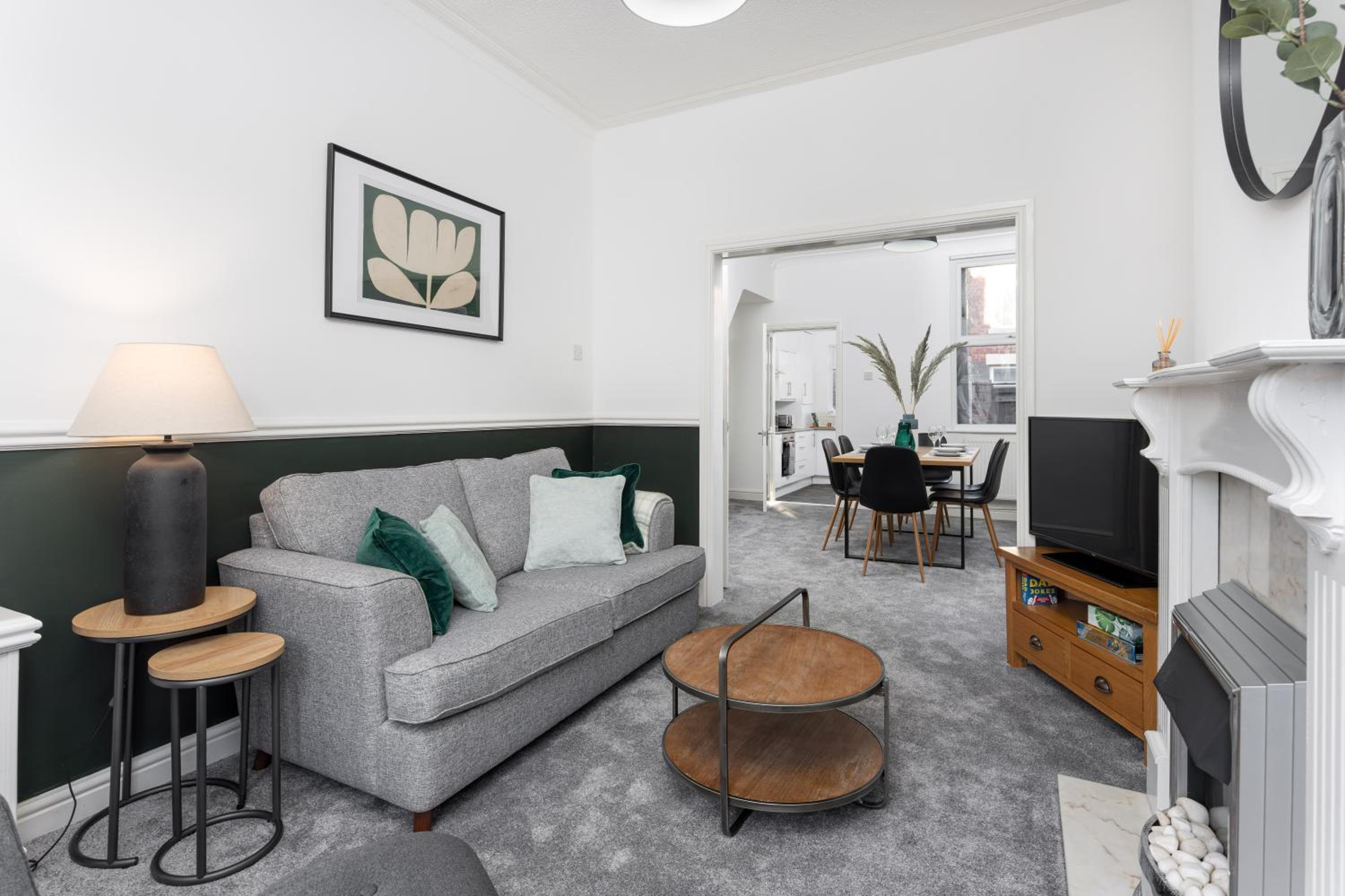 Cowley House - Air Host & Stay - Sleeps 7