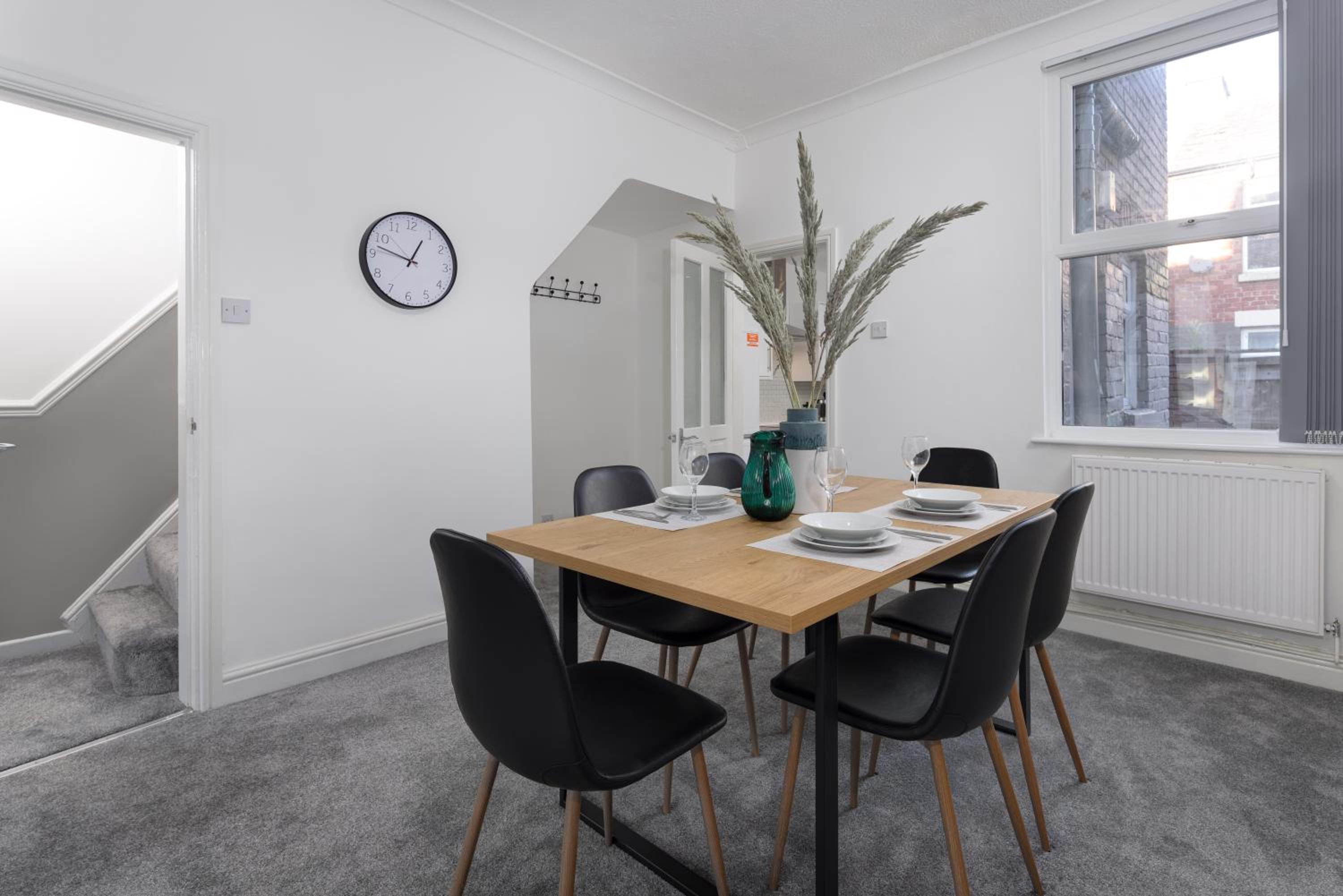 Cowley House - Air Host & Stay - Sleeps 7