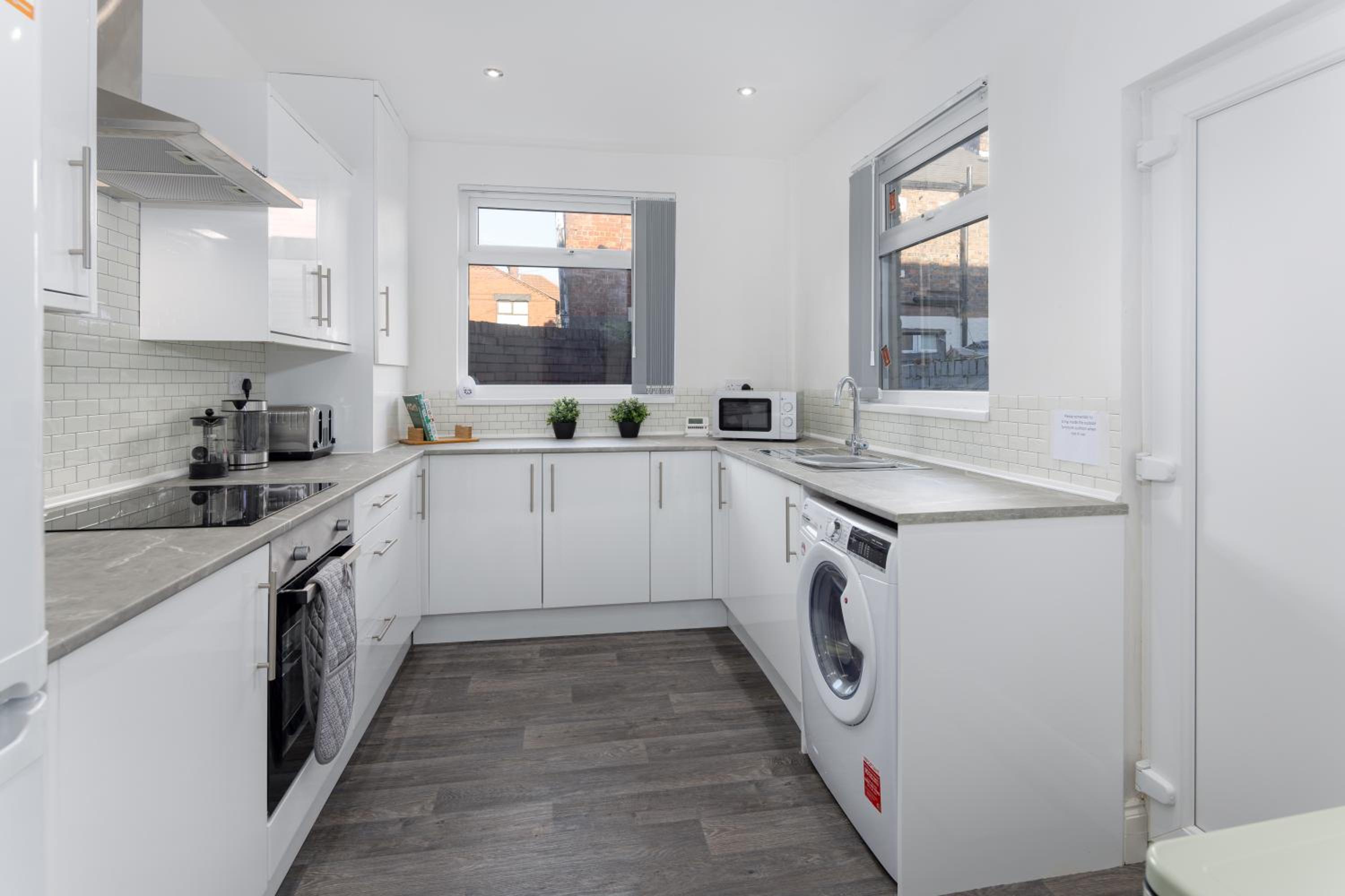 Cowley House - Air Host & Stay - Sleeps 7