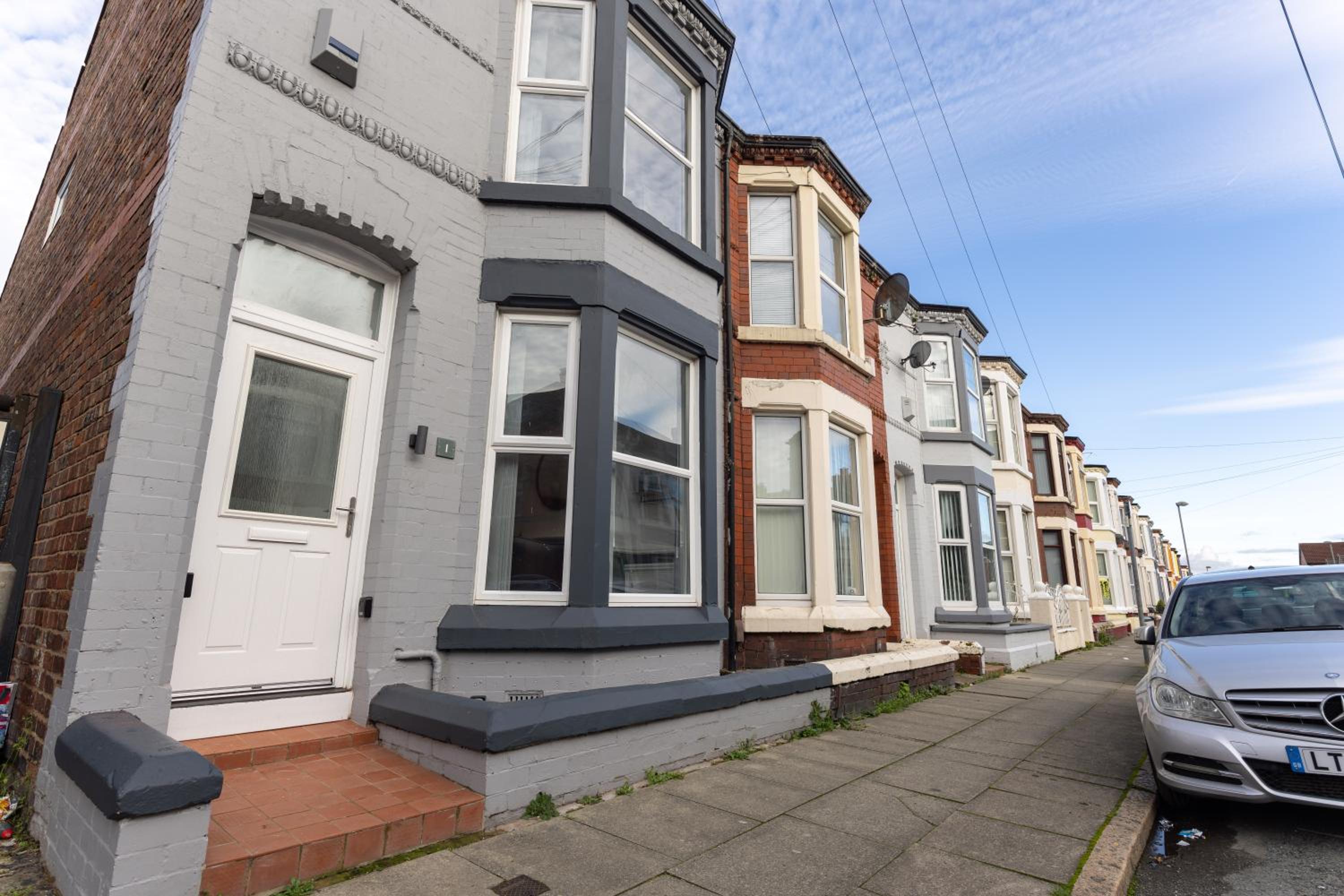 Cowley House - Air Host & Stay - Sleeps 7