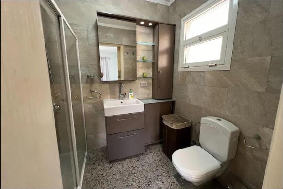 2BR Apartment with Private Garden in Downtown Rehab Near Malls