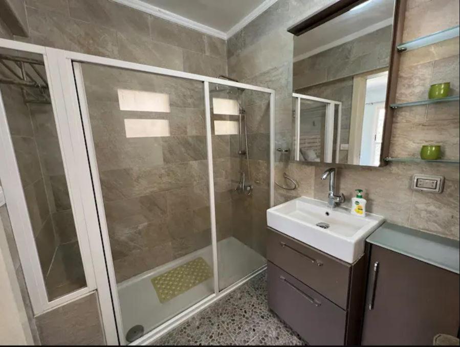 2BR Apartment with Private Garden in Downtown Rehab Near Malls