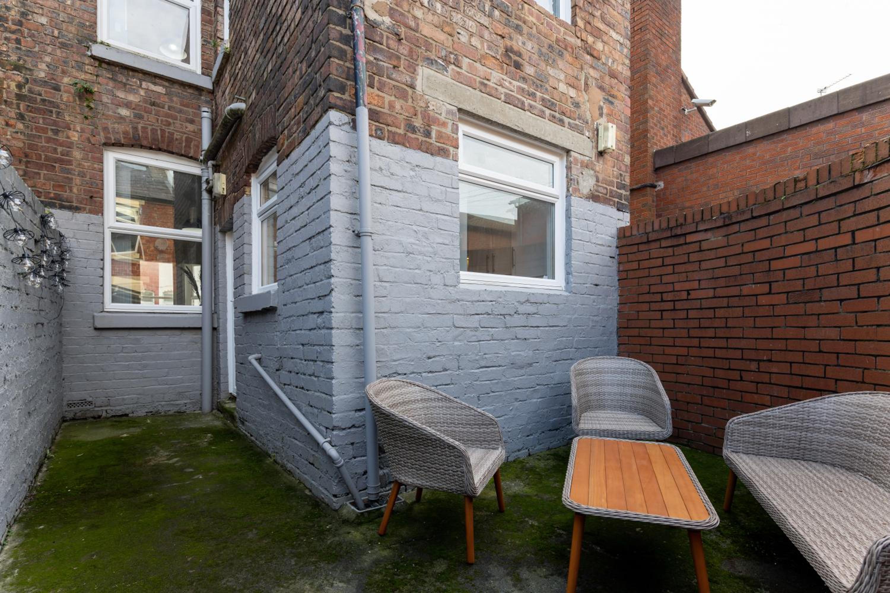Cowley House - Air Host & Stay - Sleeps 7