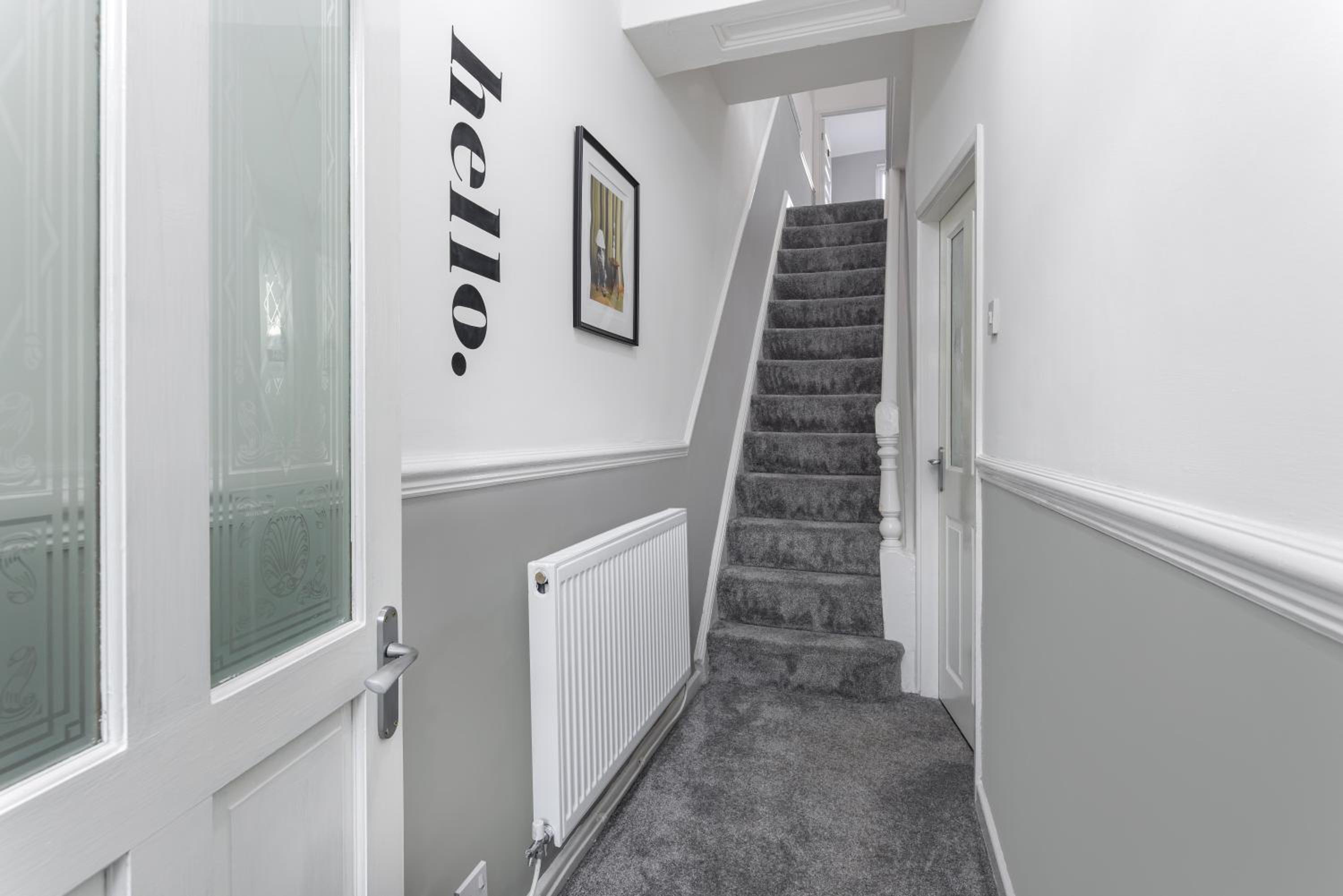 Cowley House - Air Host & Stay - Sleeps 7