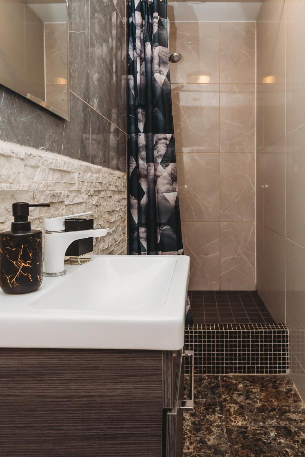 Tallinn Vacations - Charming Old Town Room with Private Bathroom - Property Image 27