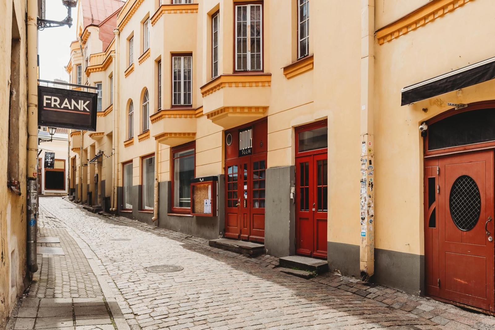 Tallinn Vacations - Charming Old Town Room with Private Bathroom - Property Image 4