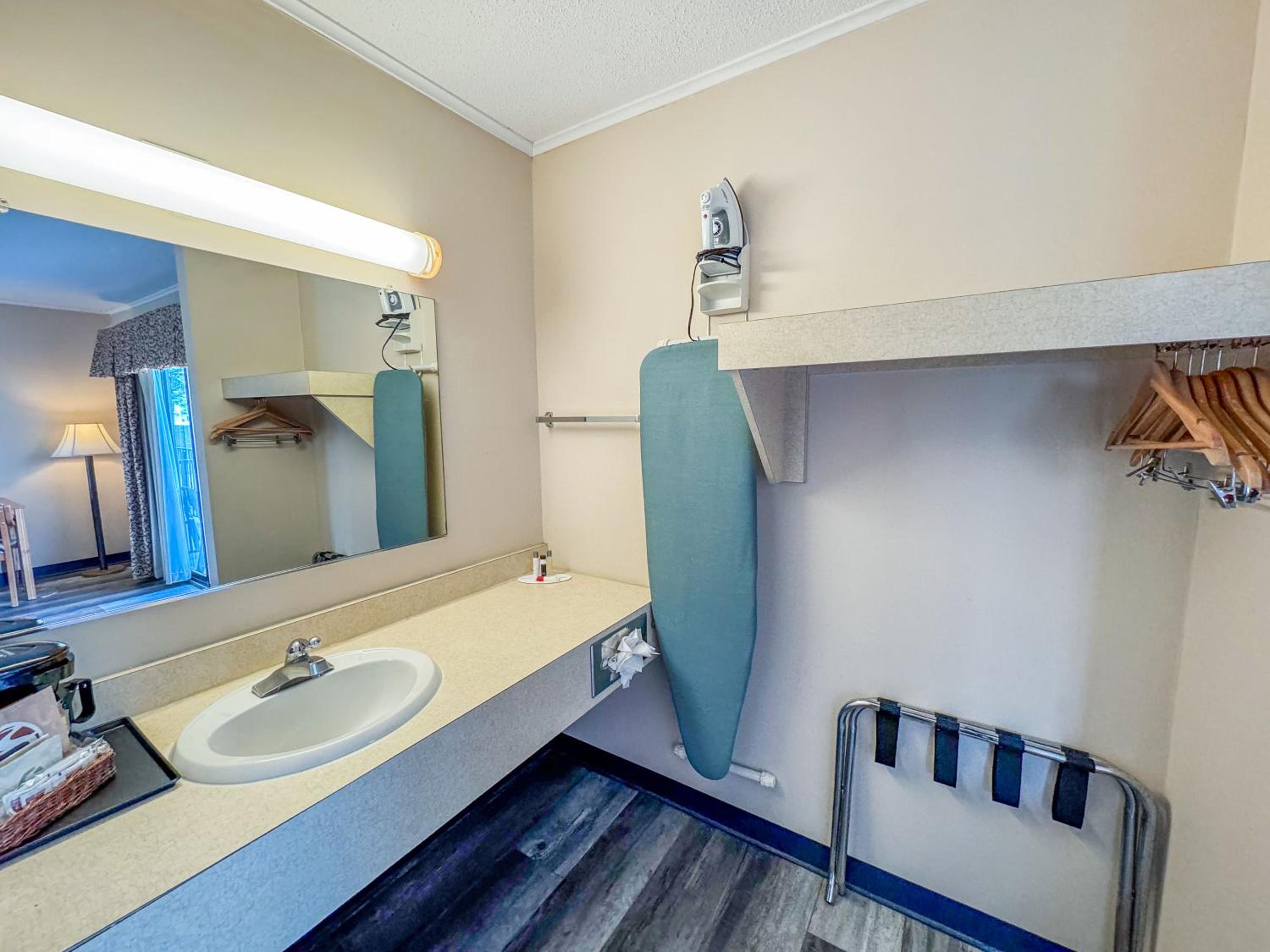 Days Inn by Wyndham Mackinaw City - Lakeview, Bilde 23