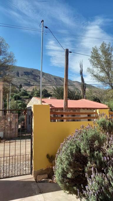 Habitación en Tilcara con entrada independiente, baño privado y desayunador