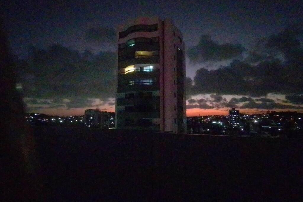 Quarto cama Casal, Vista para o mar, próximo a FMO, Centro Histórico, shopping Patteo - AR CONDICIONADO