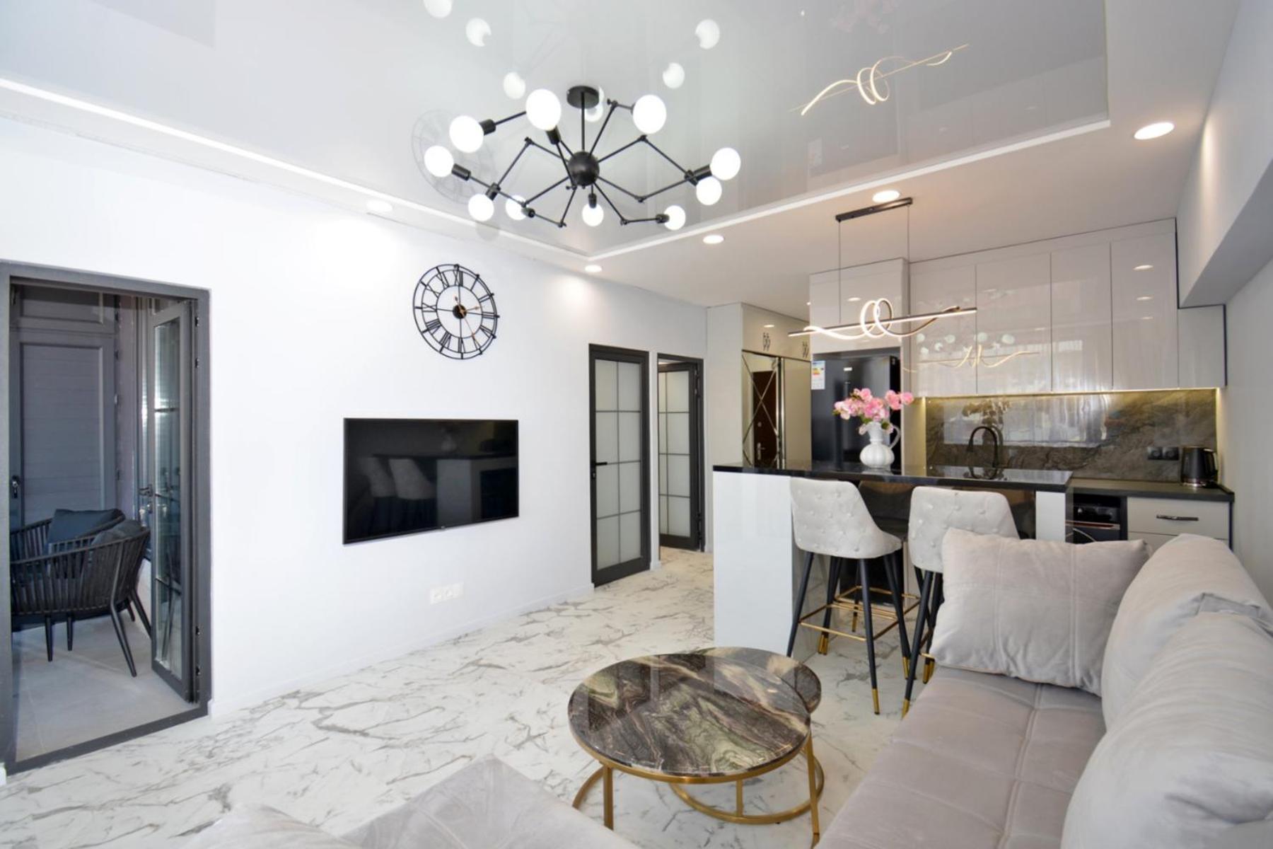 Opera & Cascade infinity view luxury apartament with open balcony