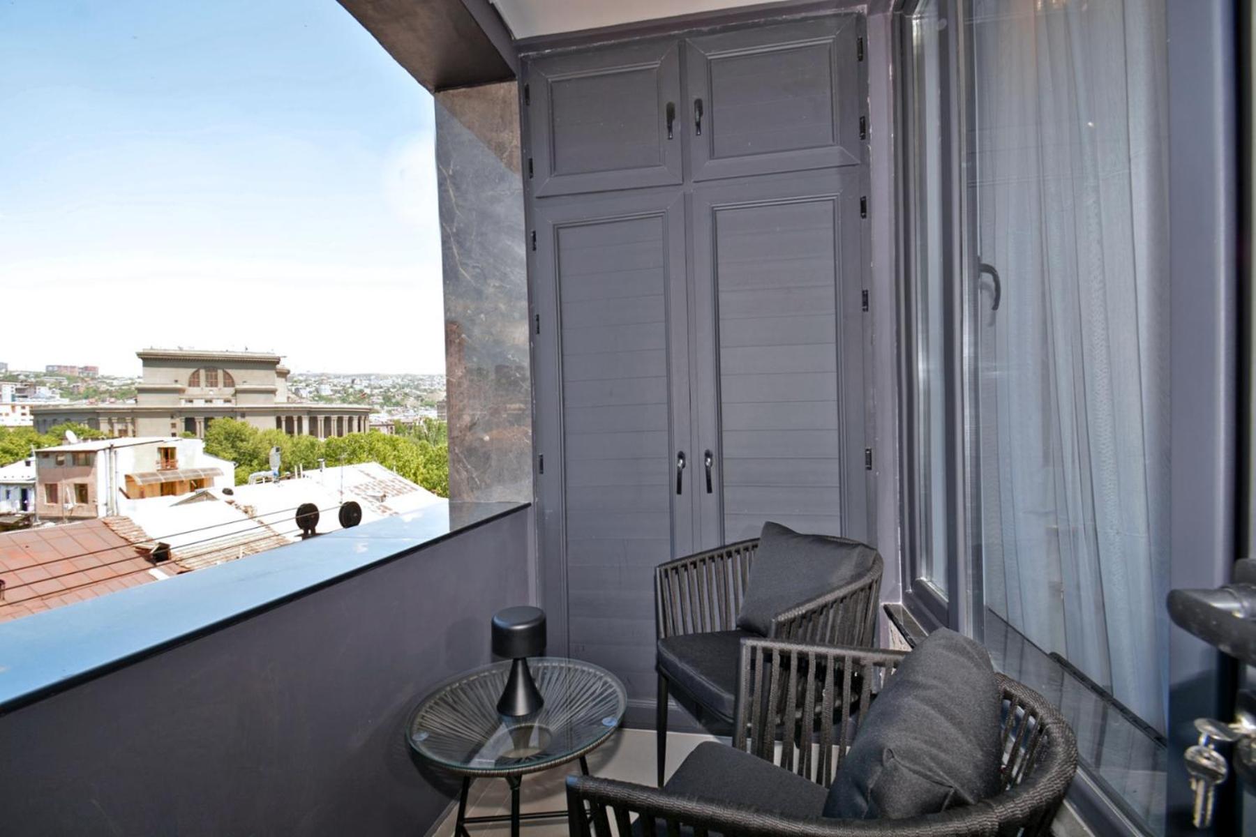 Opera & Cascade infinity view luxury apartament with open balcony