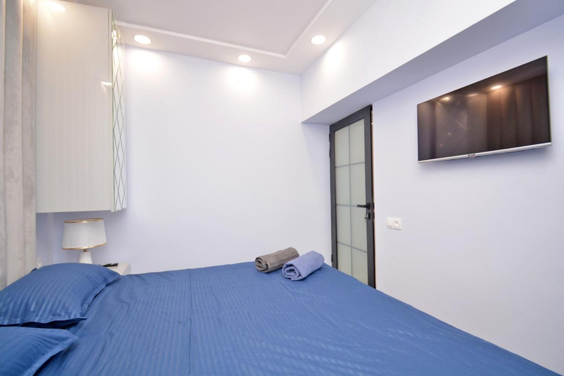 Opera & Cascade infinity view luxury apartament with open balcony