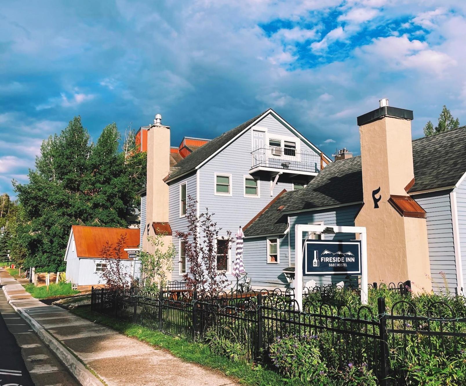 Hotel Fireside Inn & Hostel