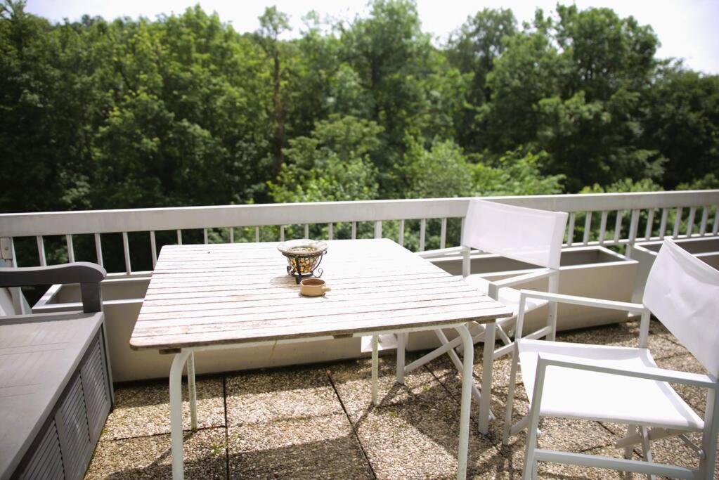Sunny & Cozy Studio with shared swimming pool view 4